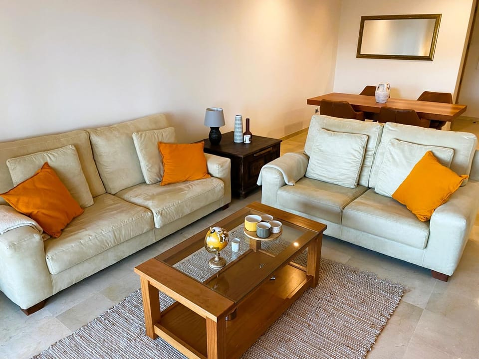 TV and multimedia, Living room, Seating area, Dining area, Food