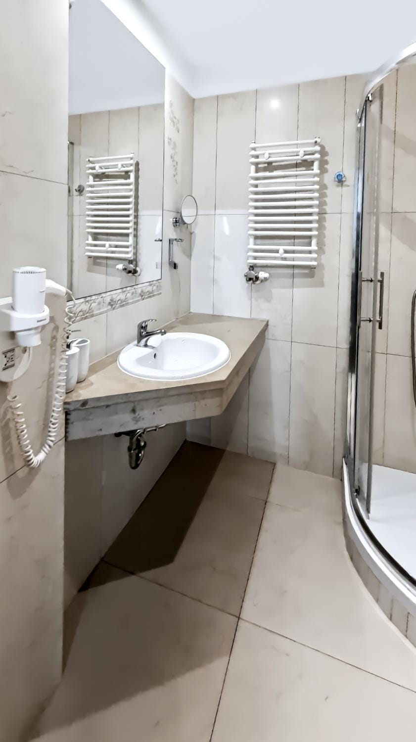 Shower, Bathroom, hair dryier, heating