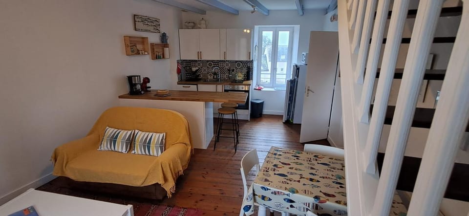 Kitchen or kitchenette, Living room, Dining area