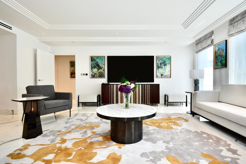 TV and multimedia, Living room, Seating area, Evening entertainment