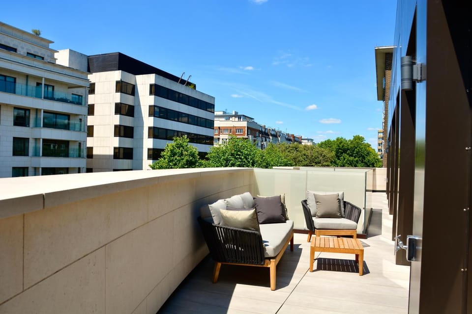 Property building, Patio, Day, View (from property/room), Balcony/Terrace, City view