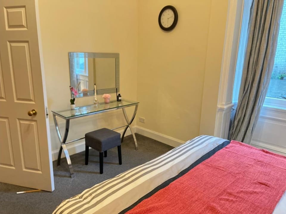 Royal Mile Mansions 2 Bedroom - Edinburgh City Centre Apartment in Edinburgh