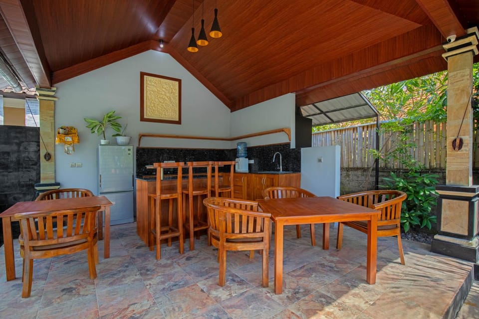Dining area, kitchen