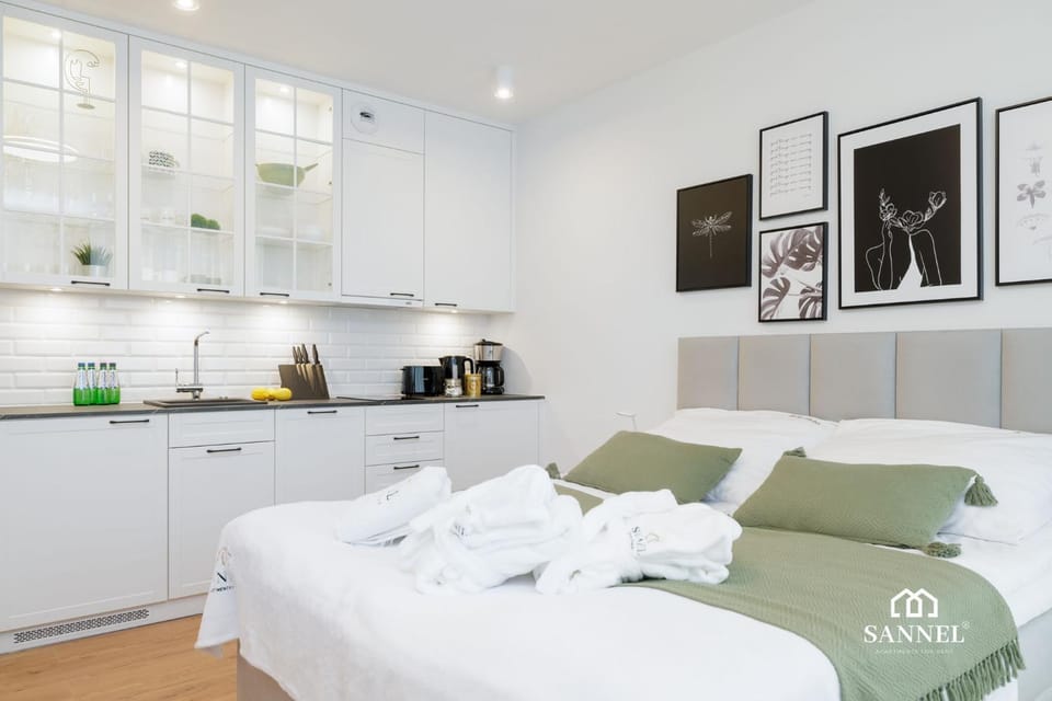 Bed, Coffee/tea facilities, Kitchen or kitchenette, Photo of the whole room, Decorative detail, On site