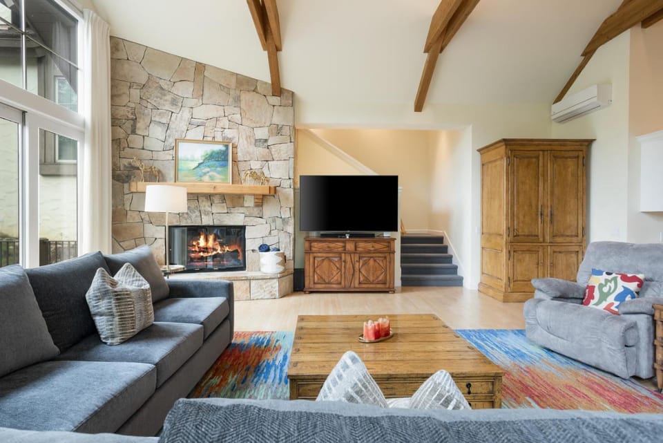 472 Holden Road House in Eagle County