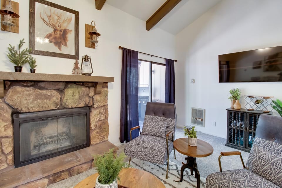 Forest-View Balcony: Pinetop-Lakeside Condo House in Arizona