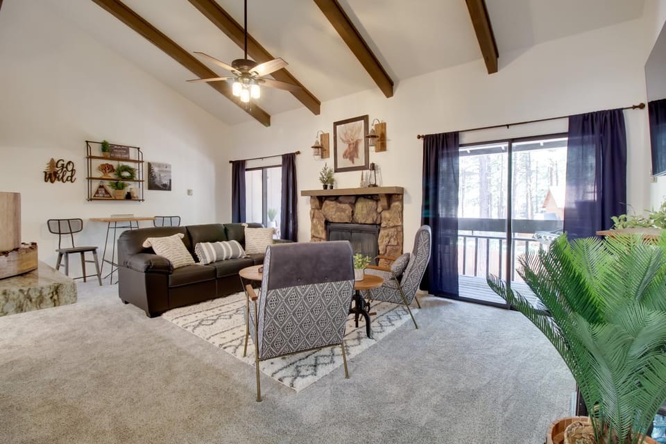 Forest-View Balcony: Pinetop-Lakeside Condo House in Arizona