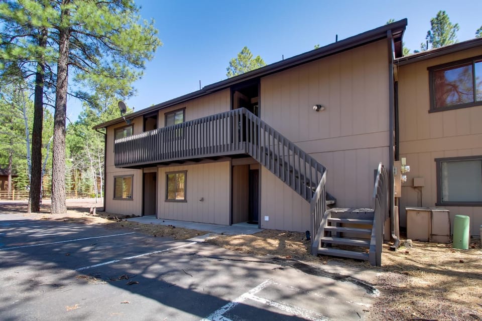 Forest-View Balcony: Pinetop-Lakeside Condo House in Arizona