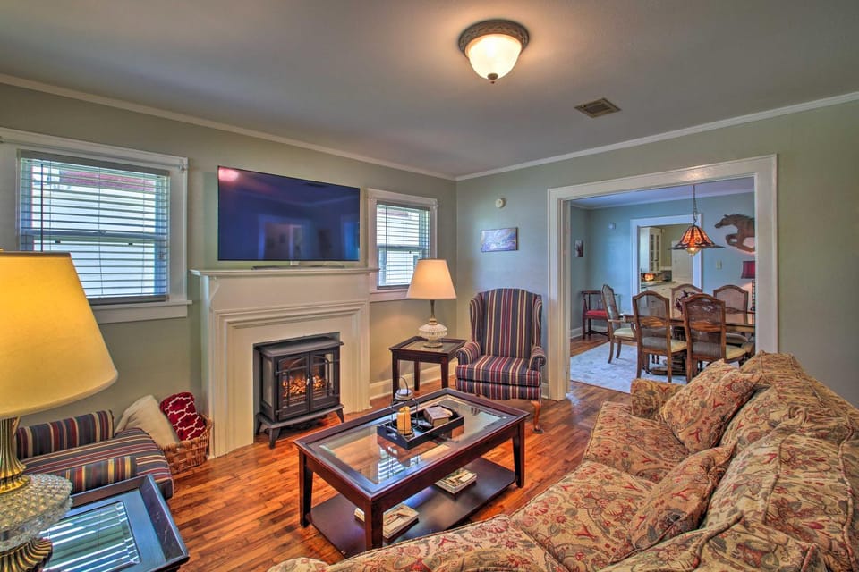 Hot Springs Home - Walk to Oaklawn Casino! House in Hot Springs