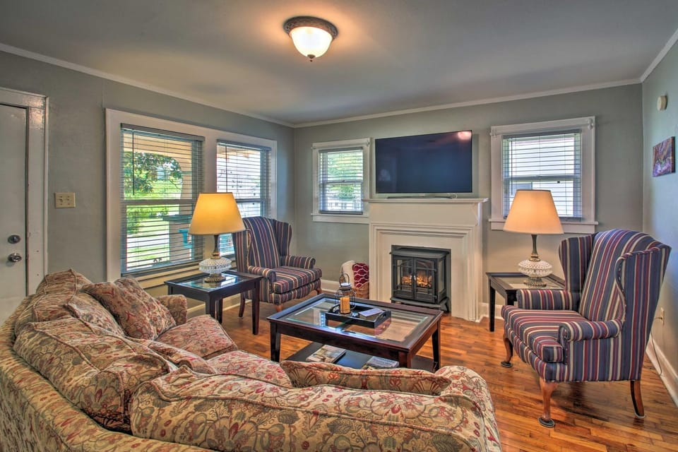 Hot Springs Home - Walk to Oaklawn Casino! House in Hot Springs