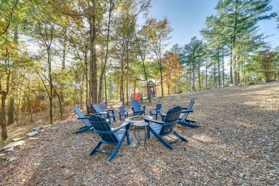Furnished Deck, Hot Tub! Family Gem in Broken Bow House in Oklahoma