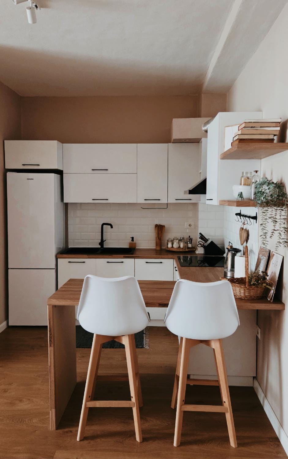 Kitchen or kitchenette, Dining area, stove