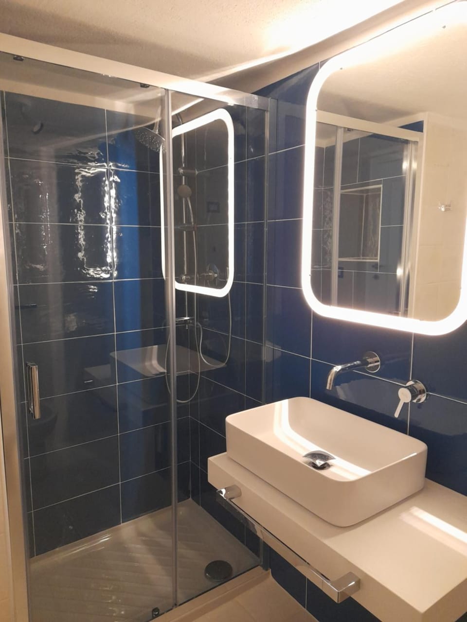 Shower, Bathroom, towels
