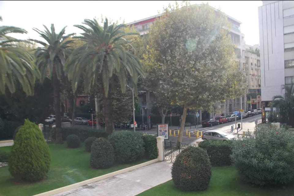 Garden, Location