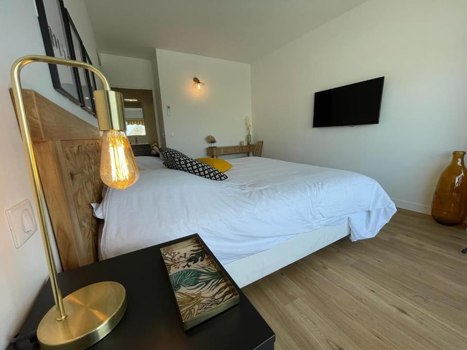 Grand 4 pièces 6 personnes fabuleuse vue mer clim garage Apartment in Villeneuve-Loubet