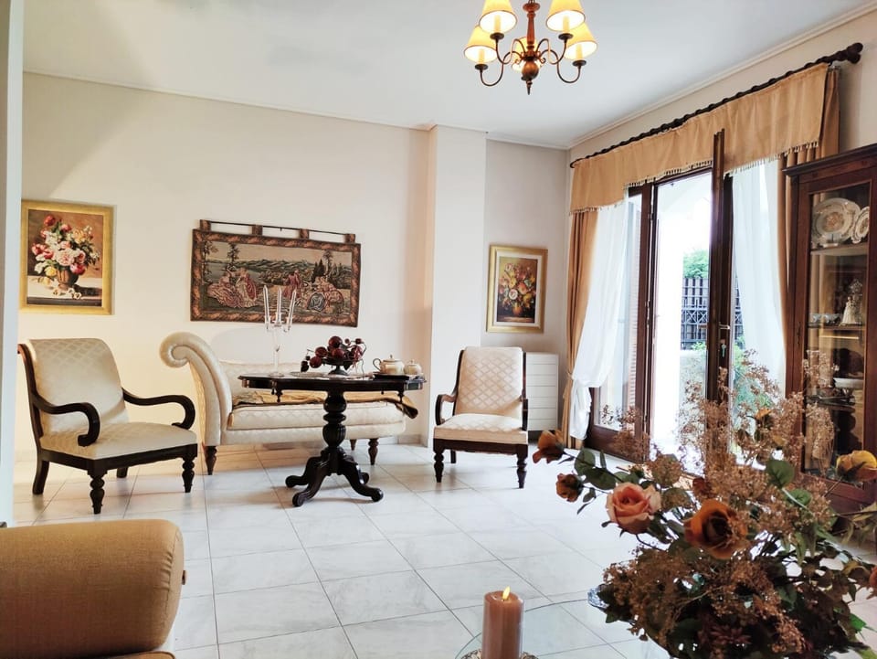 Living room, Seating area