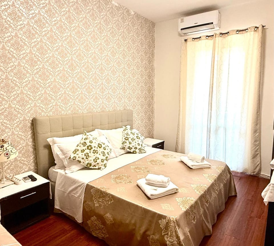 Bed, Bedroom, towels, air conditioner