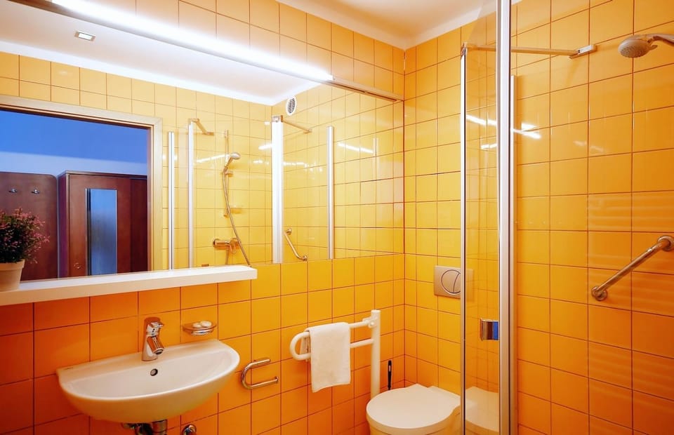 Shower, Bathroom, towels