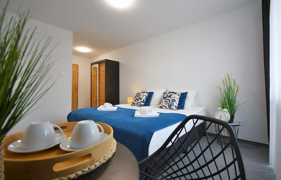 Restaurant/places to eat, Bed, Billiard, Children play ground, Bathroom, TV and multimedia, Balcony/Terrace, Photo of the whole room, Seating area, Bedroom, Buffet breakfast, Lunch, Dinner, Family, Family, Parking, towels