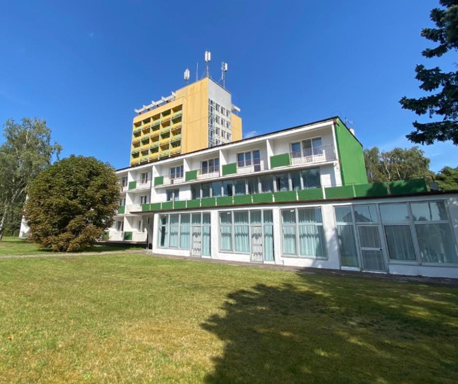 Property building, Restaurant/places to eat, Day, Natural landscape, Children play ground, Garden, Garden view, Buffet breakfast, Lunch, Dinner, Family, Family, Facility for disabled guests, Parking