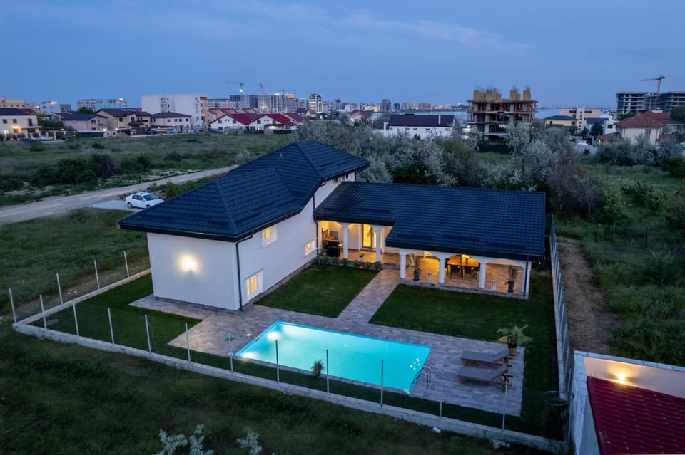 Property building, Swimming pool