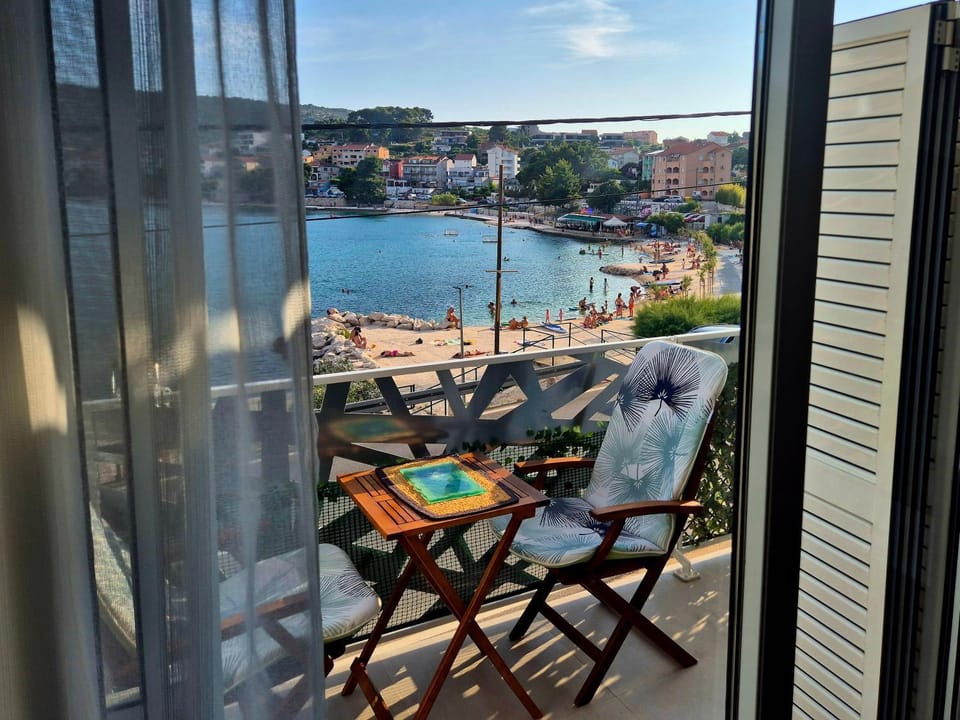 Day, View (from property/room), Balcony/Terrace, Seating area, City view, Sea view