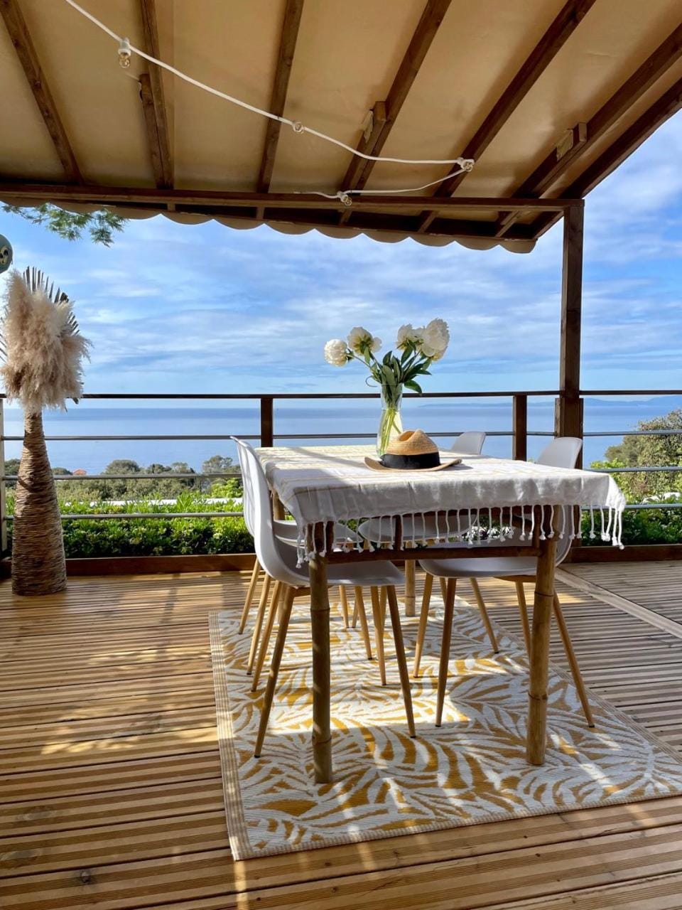 Patio, Dining area, Sea view