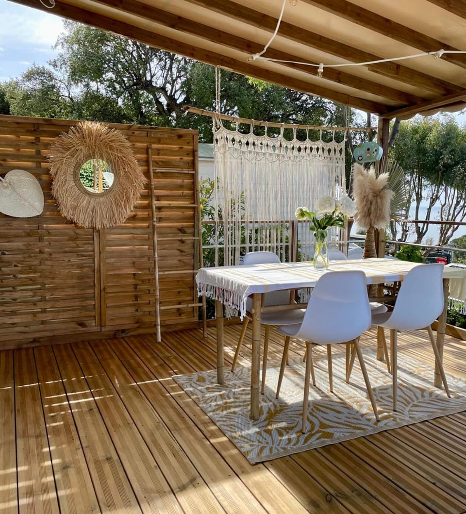 Patio, Dining area