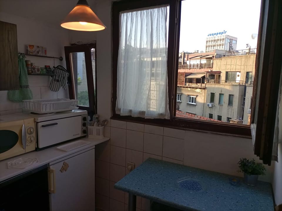 Nearby landmark, Kitchen or kitchenette