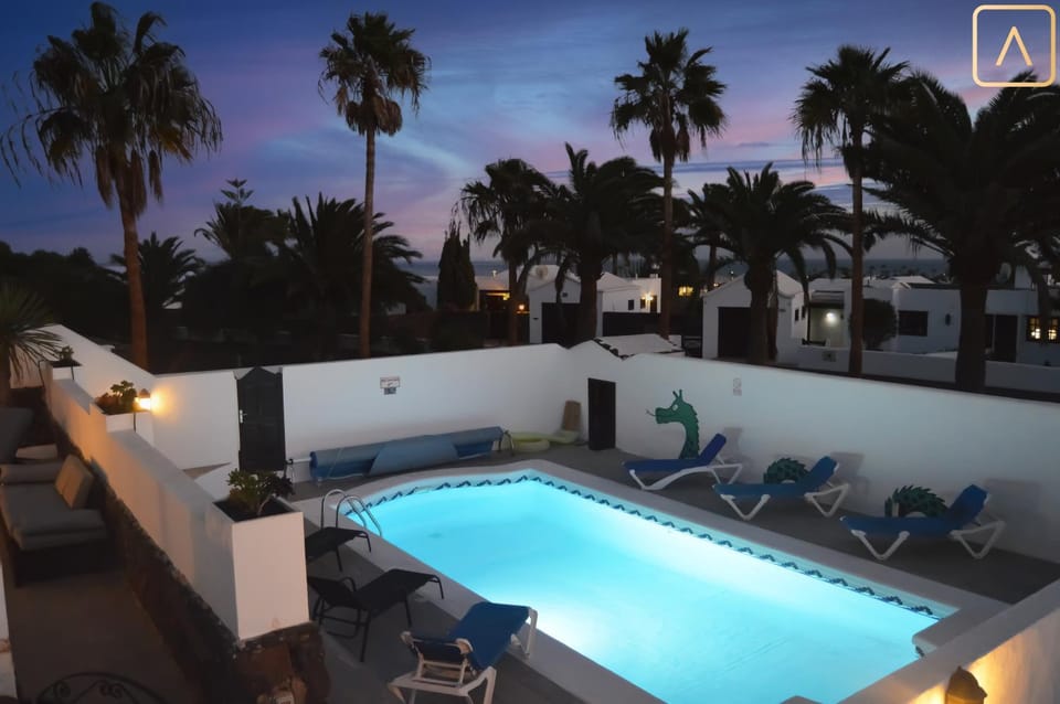 VILLA MAGICA 7 MINUTES WALK TO CENTER WITH POOL AND A/C Villa in Playa Blanca