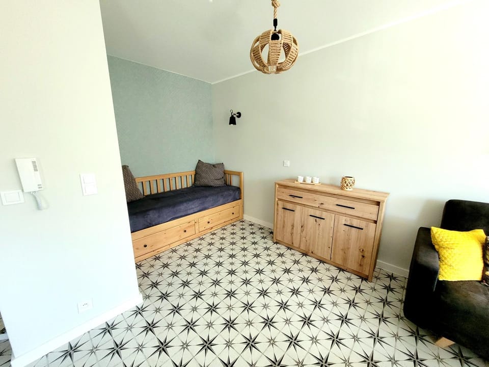 Bed, Living room