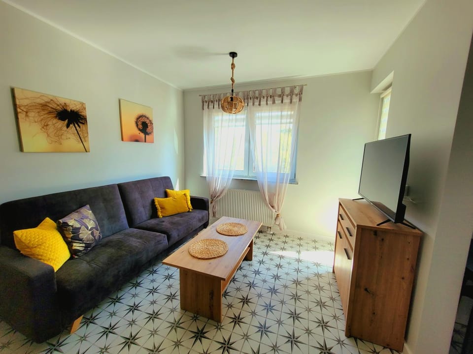 Communal lounge/ TV room, TV and multimedia, Living room, Seating area
