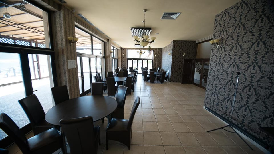 Restaurant/places to eat, Dining area