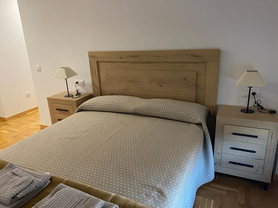 Bed, Photo of the whole room, Bedroom, wardrobe