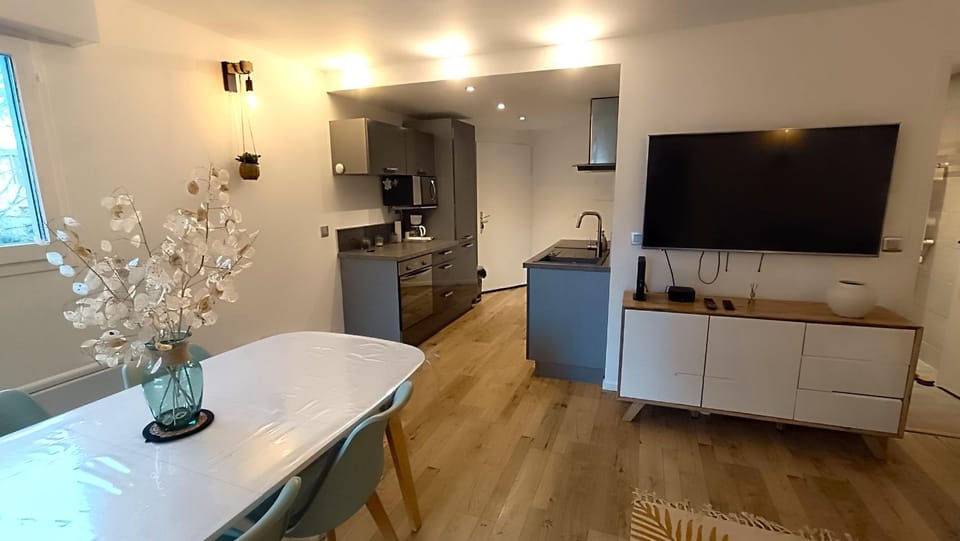 Appartement 4 personnes avec piscine, tennis, proche de la mer Apartment in Cagnes-sur-Mer
