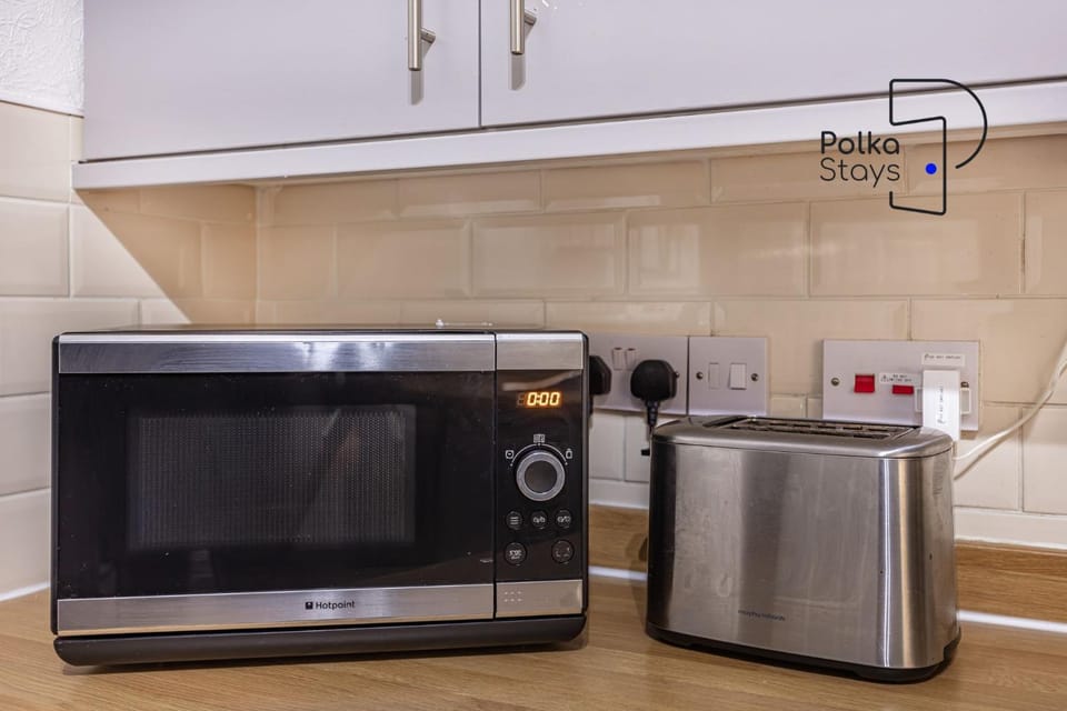 Kitchen or kitchenette, microwave, toaster