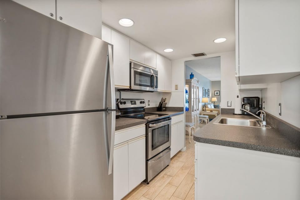 2b/1.5b - Intercoastal Views - Madeira Norte #402 Apartment in Madeira Beach