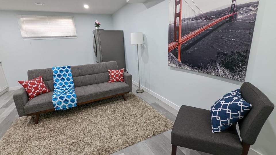 SERENE & MODERN 1BED SUITE + CLOSE TO AIRPORT Apartment in Regina