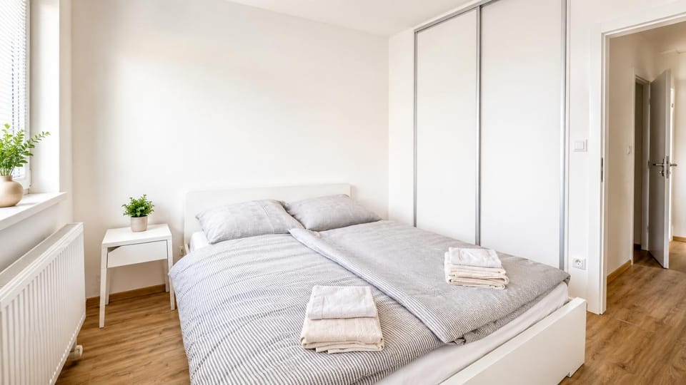 Bed, Photo of the whole room, Bedroom, towels, wardrobe