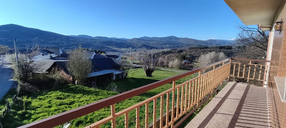 Balcony/Terrace, Mountain view