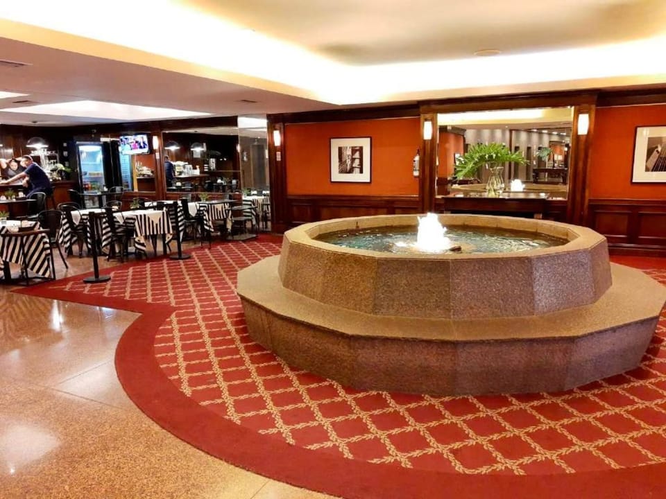 Restaurant/places to eat, Lobby or reception, Lounge or bar, Seating area, Breakfast