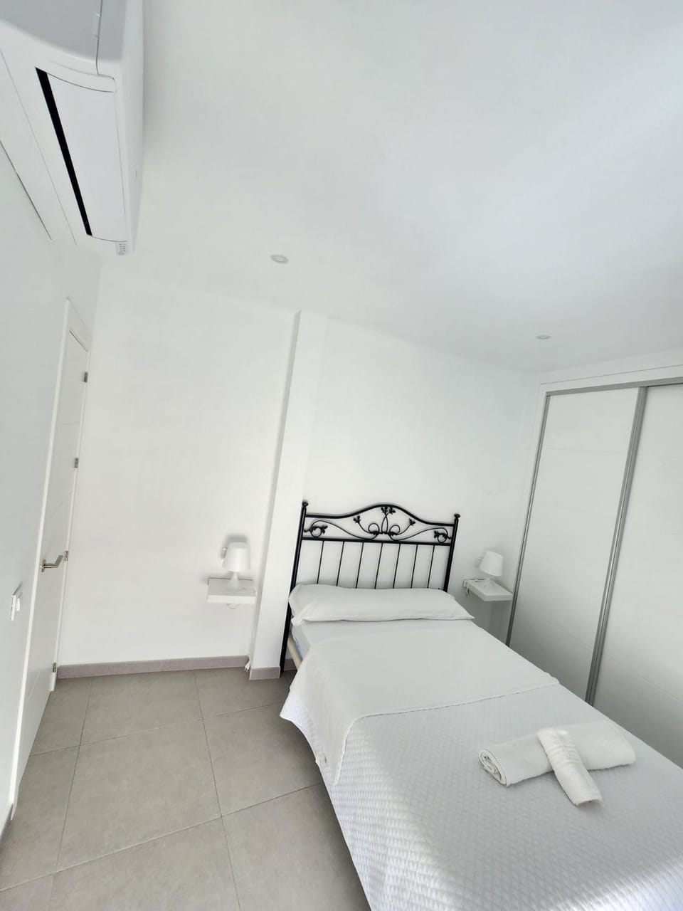 Bed, Photo of the whole room