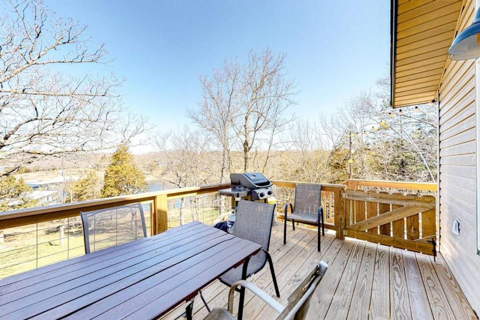 Farmer's Getaway House in Table Rock Lake