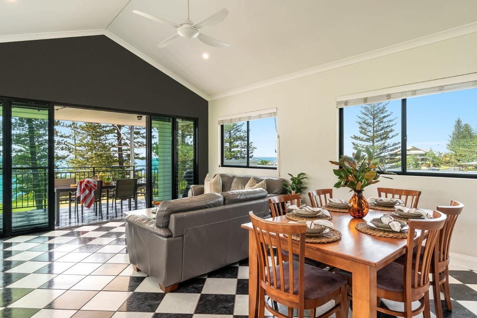Arcoola 1 - Overlooking Main Beach -Holiday Yamba Apartment in Yamba