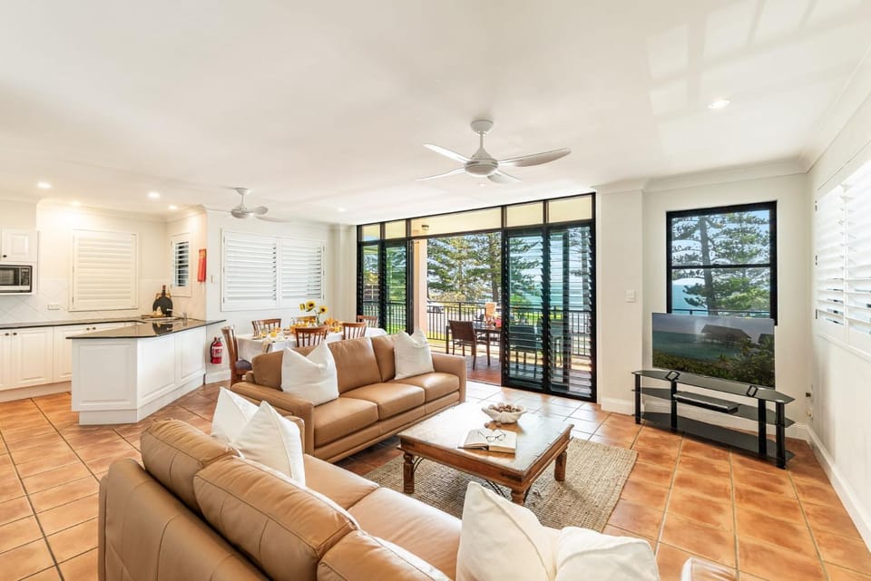 TV and multimedia, Kitchen or kitchenette, Living room, Dining area