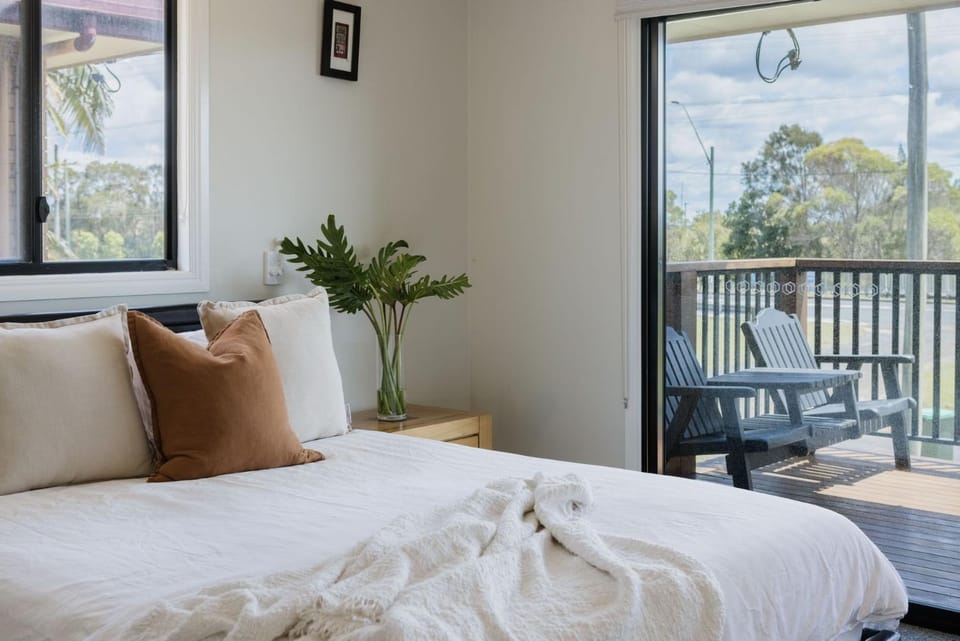 Bed, Balcony/Terrace, Photo of the whole room, Bedroom