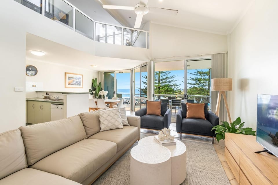 TV and multimedia, Kitchen or kitchenette, Living room, Seating area