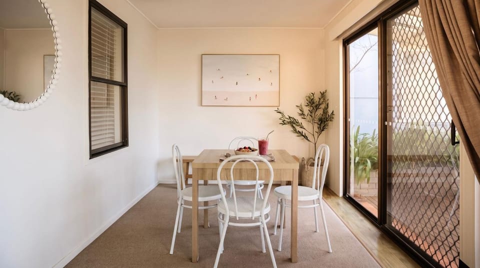Clarence Court ON THE Beach - Pet-Friendly Beach House Opposite Main Beach - Holiday Yamba House in Yamba