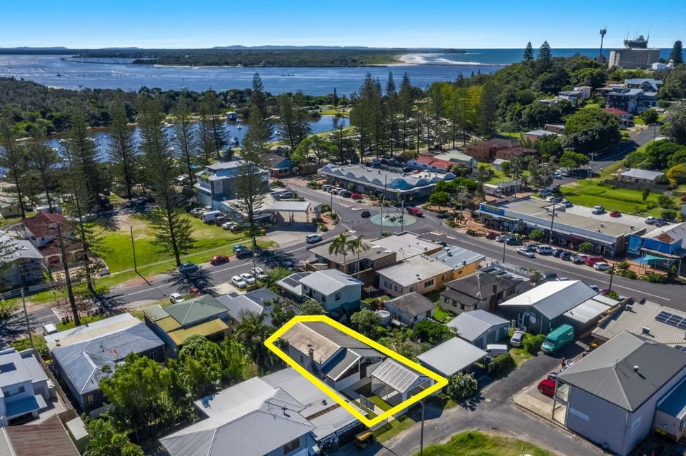 Property building, Bird's eye view, Street view