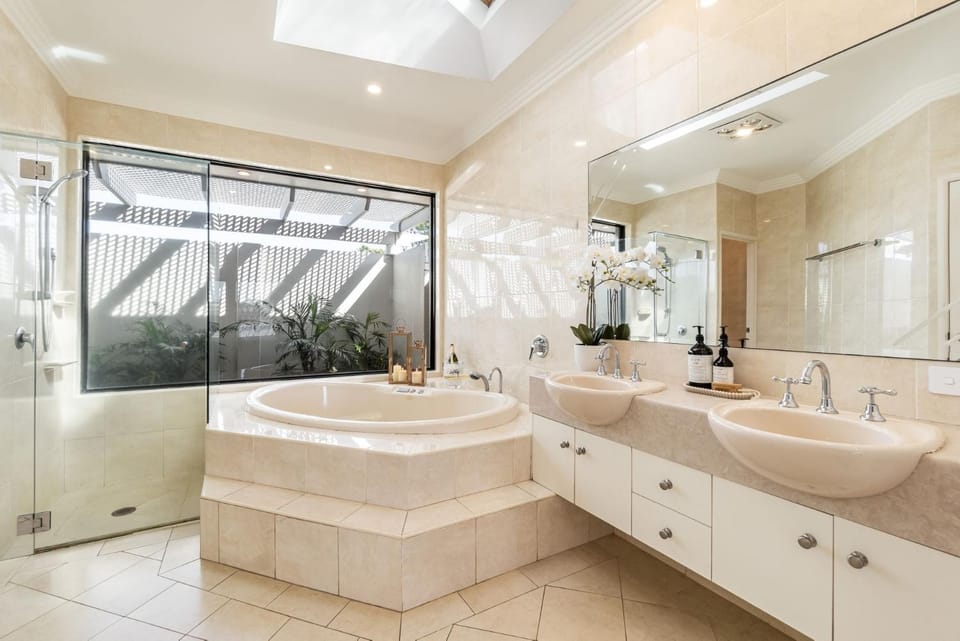 Shower, Bathroom, Bath, towels
